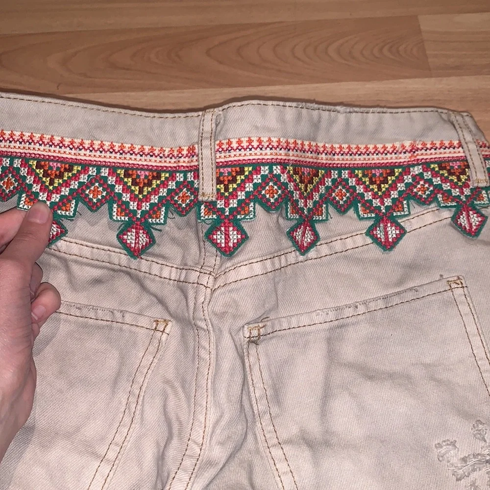 We the free | Aztec borderline pattern shorts size 25 - Picture 9 of 10